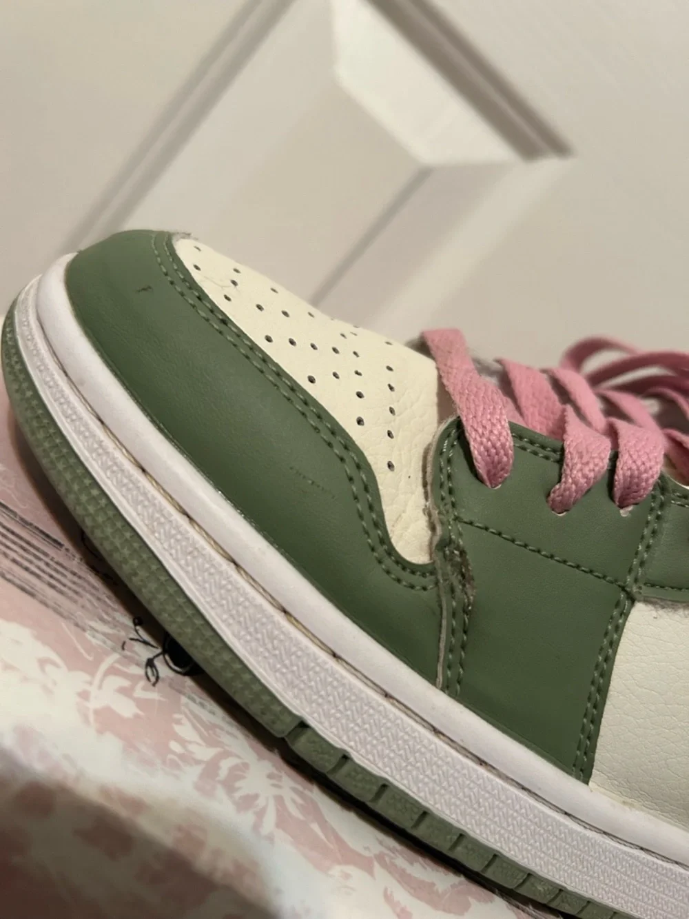 Nike Air Jordan 1 Retro High OG Seafoam - Picture 8 of 8